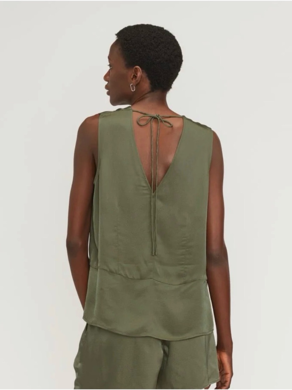 Everlane The Satin V-Neck Sleeveless Top Kalamata Size Medium - Picture 2 of 6